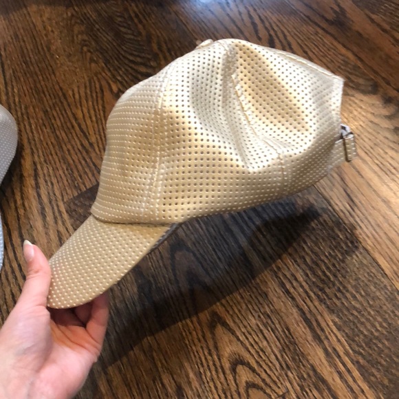 Gold hat - Picture 2 of 5